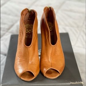Vince Camuto  Amber